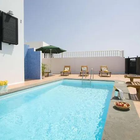 Puerto Del Carmen Sleeps 6 Pool Wifi Villa Puerto del Carmen (Lanzarote)